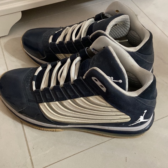 Men’s Jordan Sneakers - Picture 4 of 5